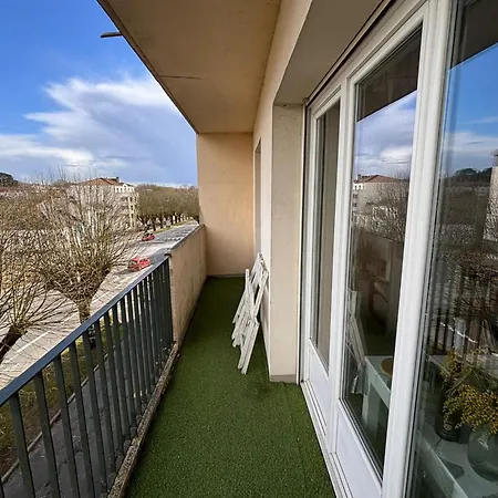 Bright In The Center With Balcony Apartament