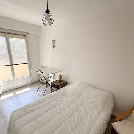 Bright In The Center With Balcony *
